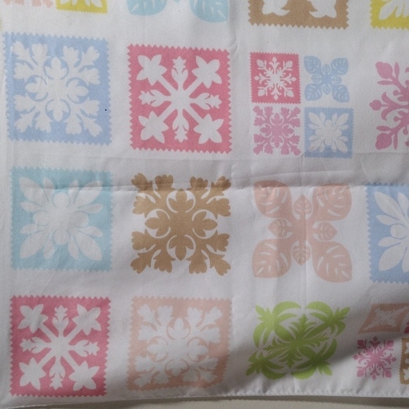 White Colorful Floral design Quilted Pattern Scarf 26x26 -inch - Good Condition - Picture 6 of 13